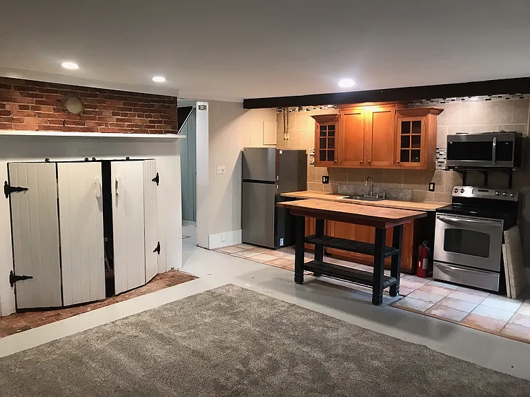 107 W Market St #2 — Photo 6