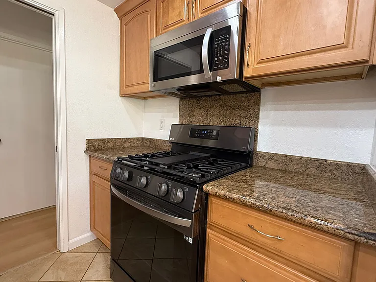 3257 Tenley Dr — Photo 7