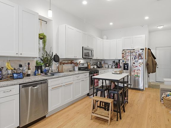 2nd image of 1524 N Fairfield Ave APT 1