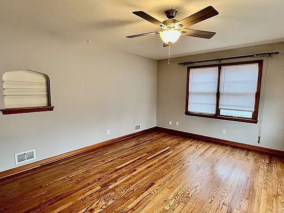 3rd image of 216 N 30th St