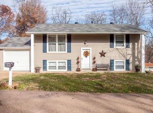 1029 Woodland Trails Dr, Fenton, MO 63026