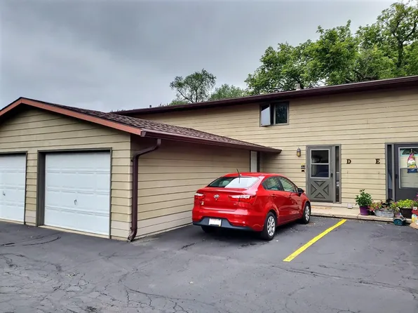 1525 Witzel Ave APT D, Oshkosh, WI 54902