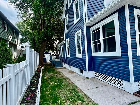 4th image of 333 Washburn Ave