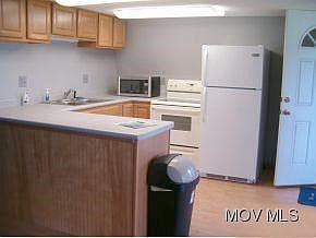 2nd image of 505 Ohio River Rd