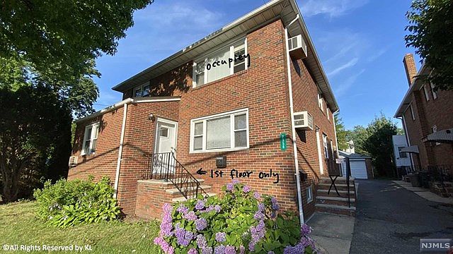1st image of 2358 Linwood Ave #1