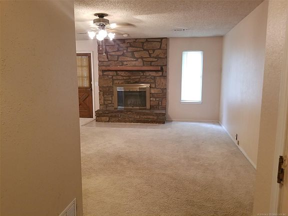 3rd image of 3131 S 210 East Ave