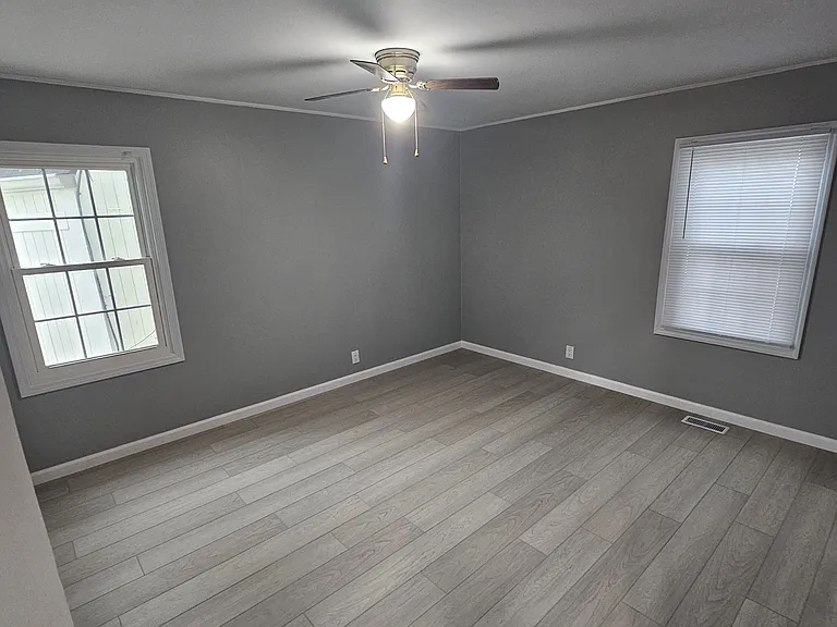 102 Martin Dr — Photo 4