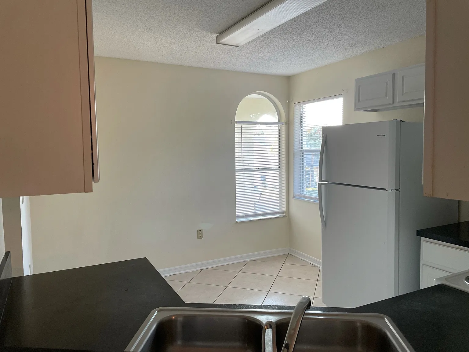 3 bed, 1100 sqft, $1,575 — Photo 3