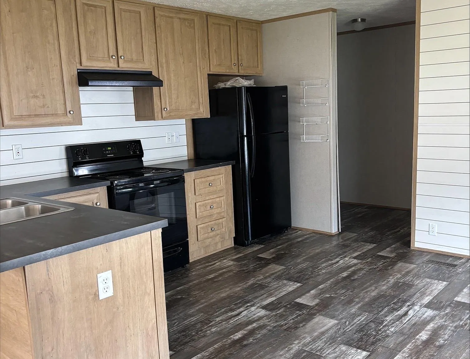 3 bed, $1,199 — Photo 1