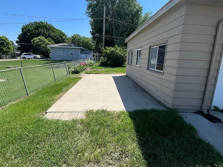 5009 E Linden Ln — Photo 31