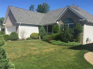 176 Crown Royal Dr, Williamsville, NY 14221
