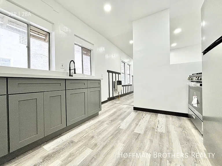 1518 W 11th Pl #1/2 — Photo 2