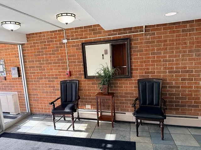 3 bed, 1430 sqft, $2,400 — Photo 2