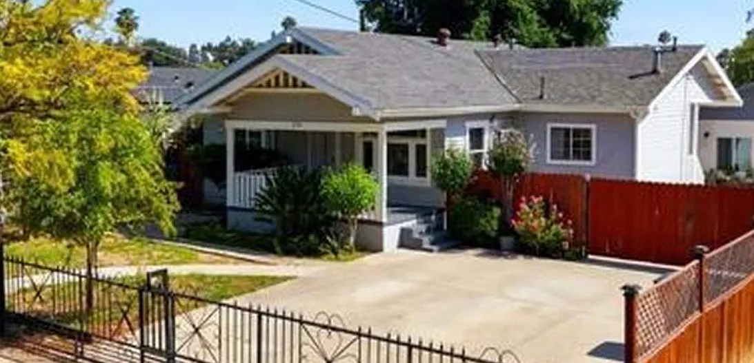 3 bed, 1200 sqft, $3,980 — Photo 1