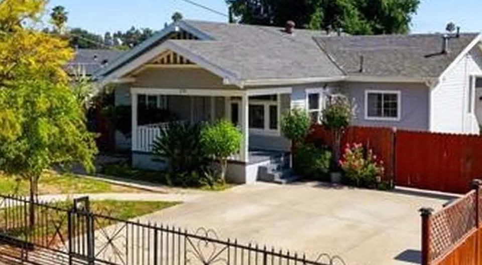 270 Del Monte St