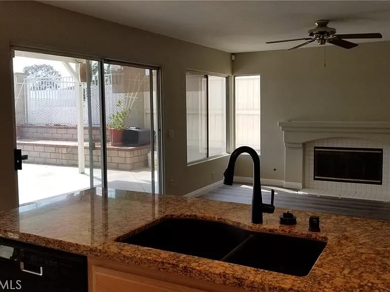 424 Dylan Dr — Photo 6
