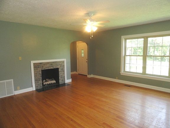 3rd image of 607 N West St
