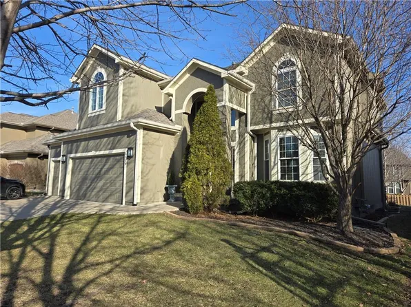 5509 Roundtree St, Shawnee, KS 66226