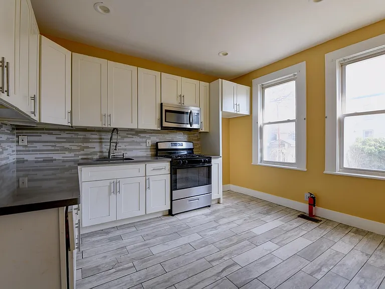 30 Sheffield St #1 — Photo 1