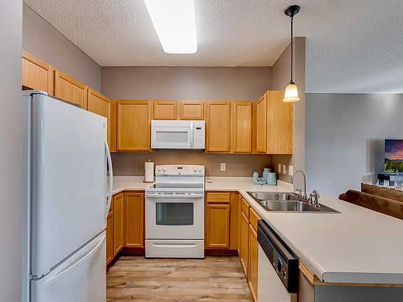 5th image of 657 Kingfisher Ln APT F