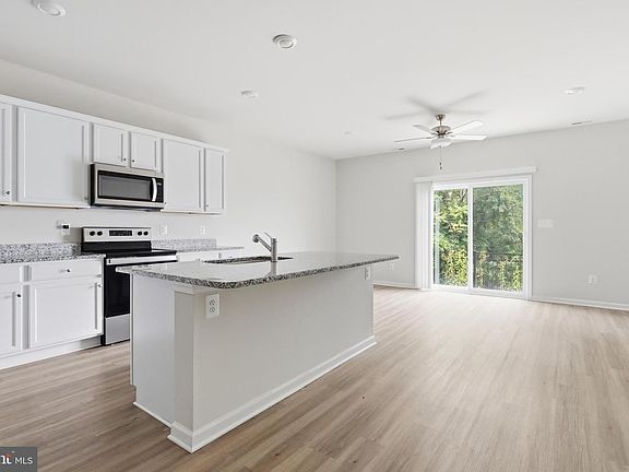 4th image of 112 Paddington St