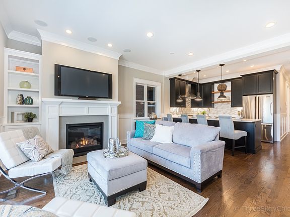 3rd image of 2621 N Lakewood Ave #3