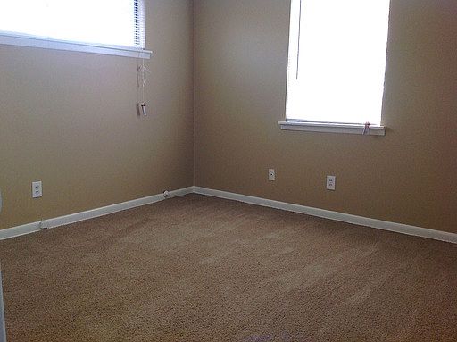 4th image of 311 N Davis Dr