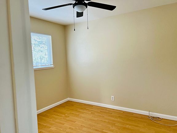 3rd image of 1098 W Hamilton Ave #3