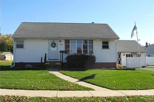 1660 Kaywin Ave photo 1
