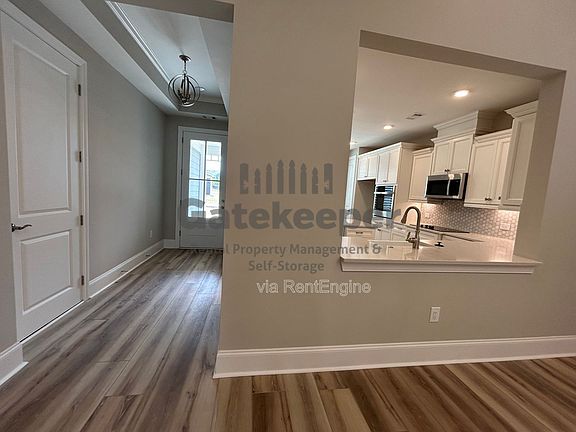 5th image of 411 Silverbell Ct