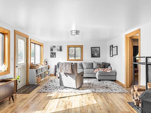 4th image of 725 Bacon Road