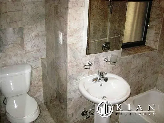 Rented by Kian Realty | media 18