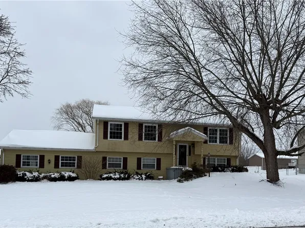 325 Meadowbrook Pkwy E, Horseheads, NY 14845