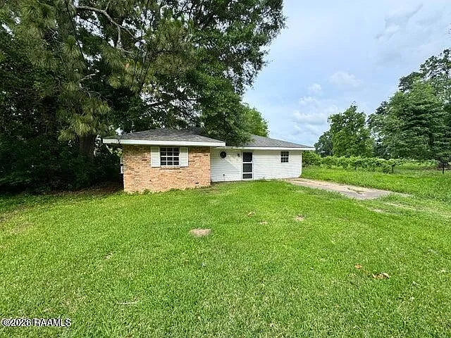 4 bed, 1.0 bath, 1062 sqft, $1,300 — Photo 2