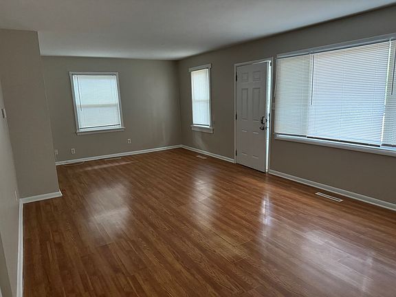 5th image of 2975 Brownlee Ave