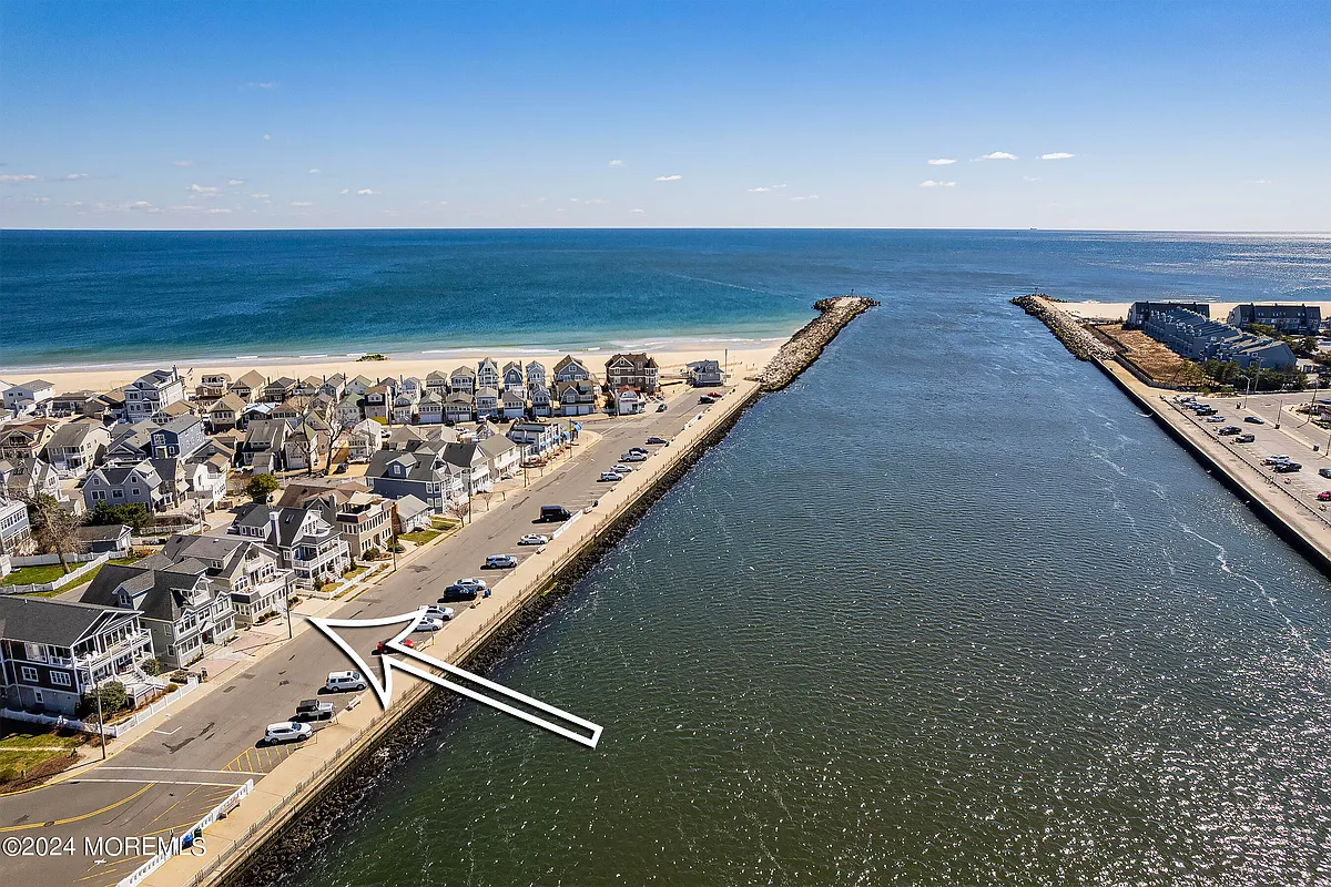 Photo 2 of 42 - 556 Riverside Dr - Manasquan, NJ Building Photo - 556 Riverside Dr