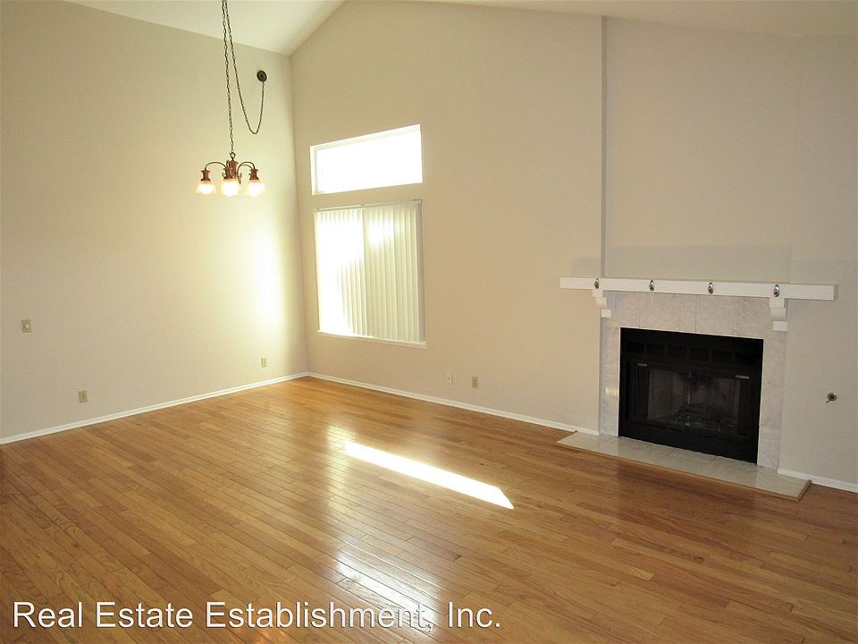 1st image of 2428 N Millstream Ln