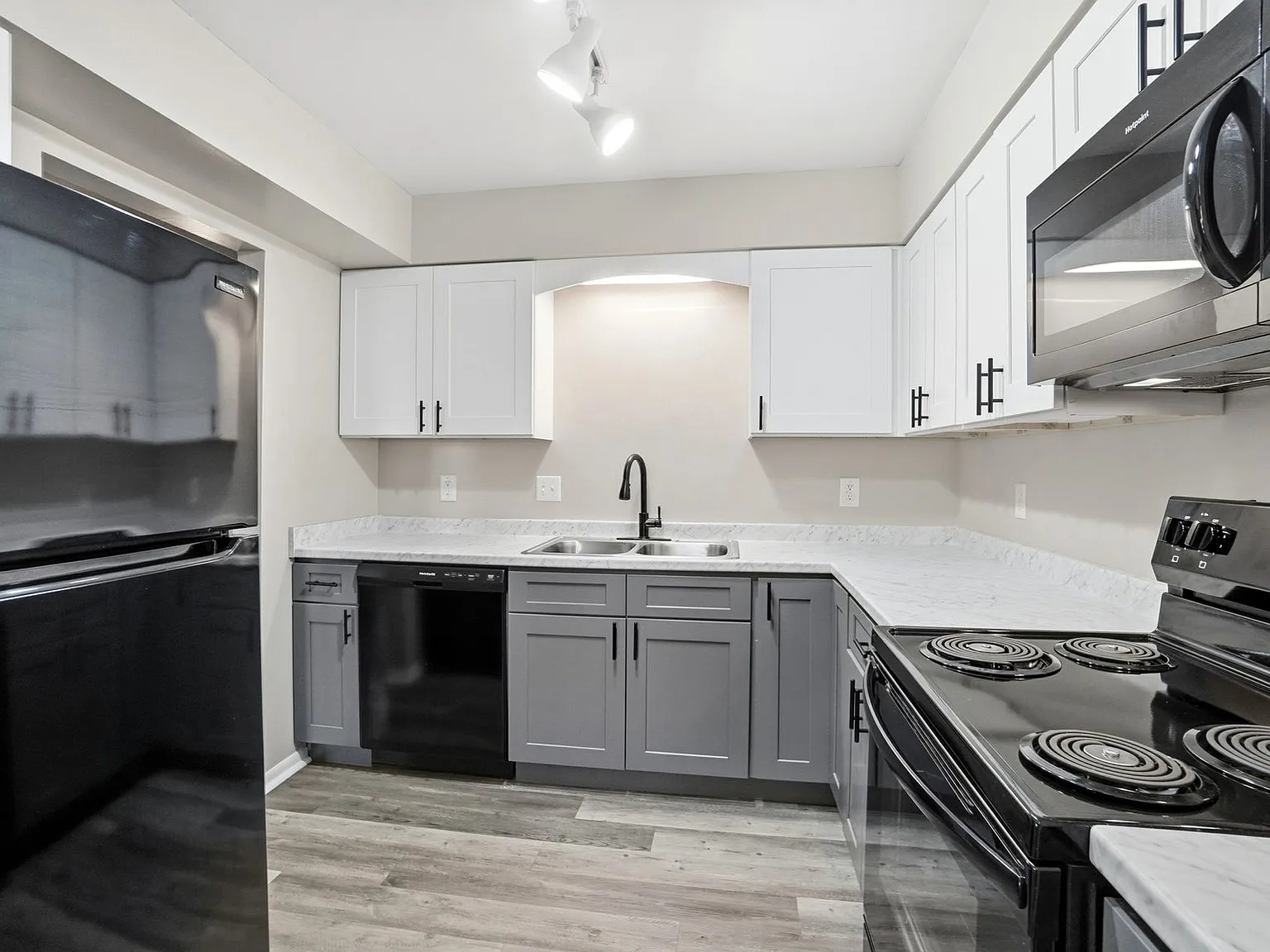 Northcrest Garden Apartments — Photo 1