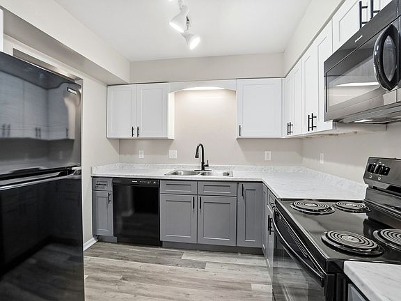 2nd image of 5439 N Clinton St #5273