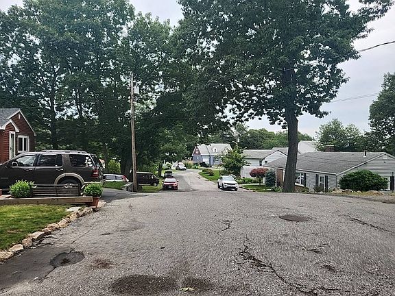 4th image of 11 Parker Hill Ter