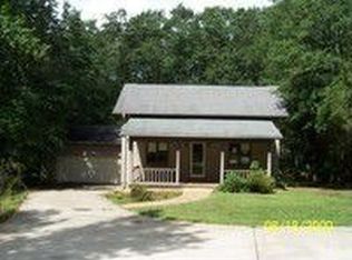 429 Opal Ext, Hartwell, GA 30643