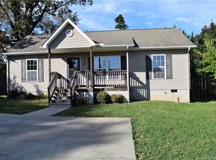 28 W Chapel Cir, Asheville, NC 28803