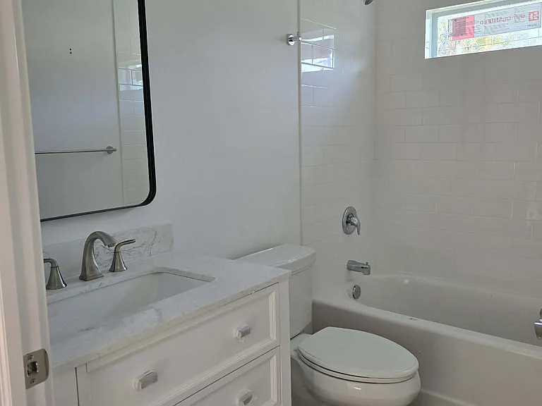6125 7th Pl — Photo 2