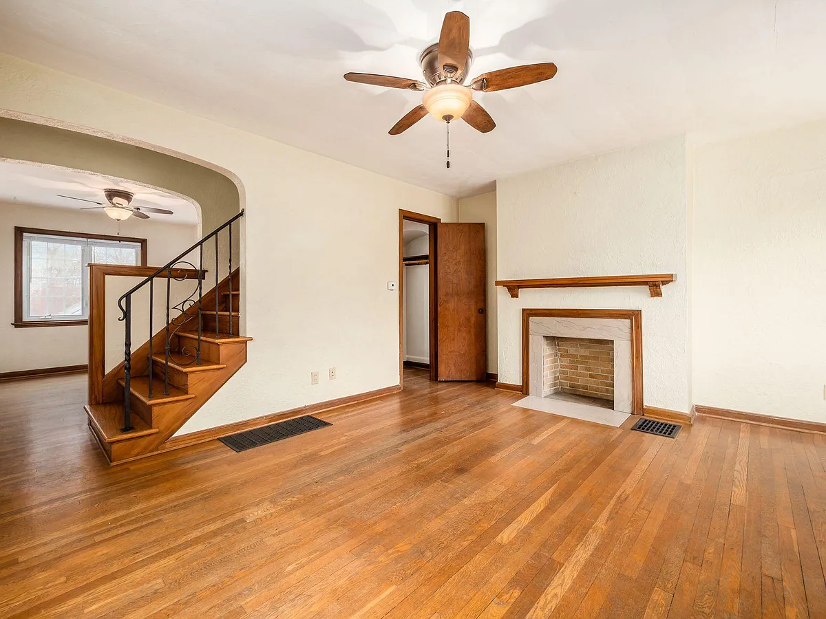 Building Photo - 3083-3085 Sunset Dr