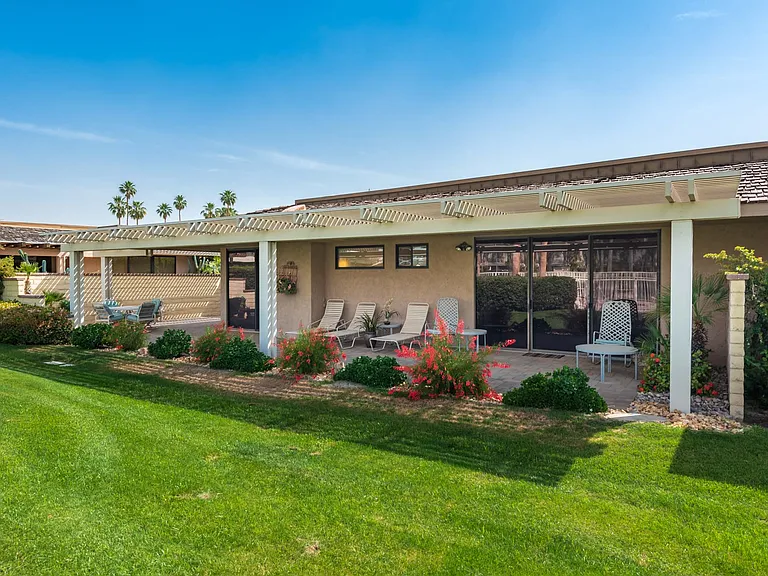 101 Columbia Dr — Photo 43