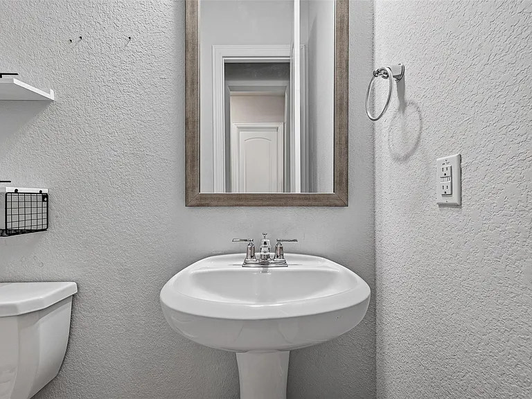 24419 Avanti Dr — Photo 25