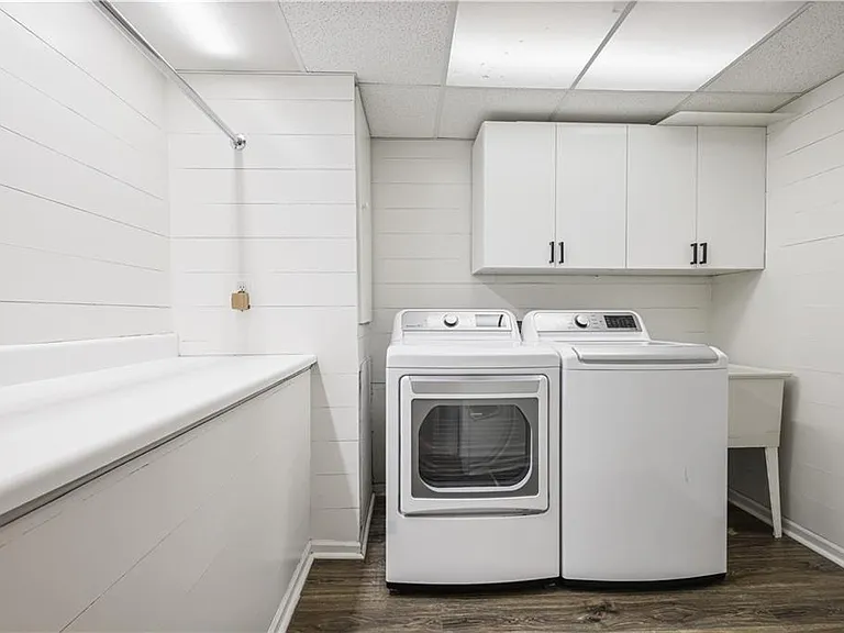 2509 Sharondale Dr NE — Photo 35