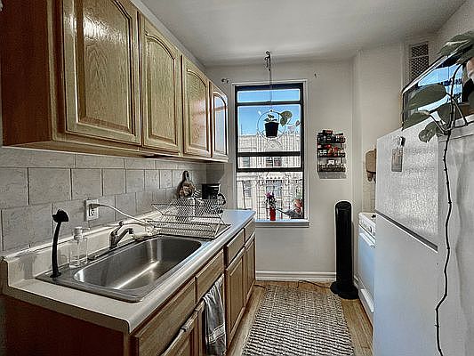 5th image of 86 Haven Ave APT 52
