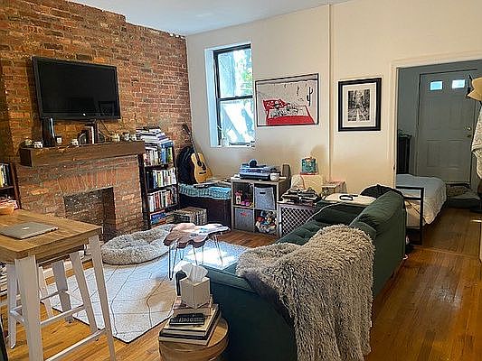 2nd image of 658 Carroll St APT 1C