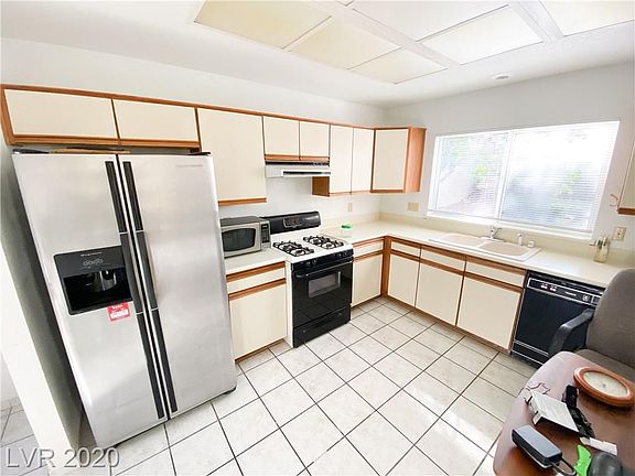 4th image of 2521 Silverton Dr